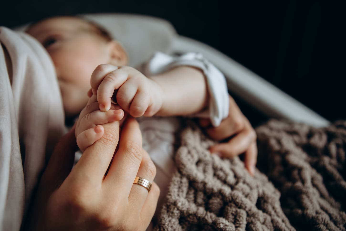 Do You Feed Baby When Sleep Training? (Plus 11 Tips)